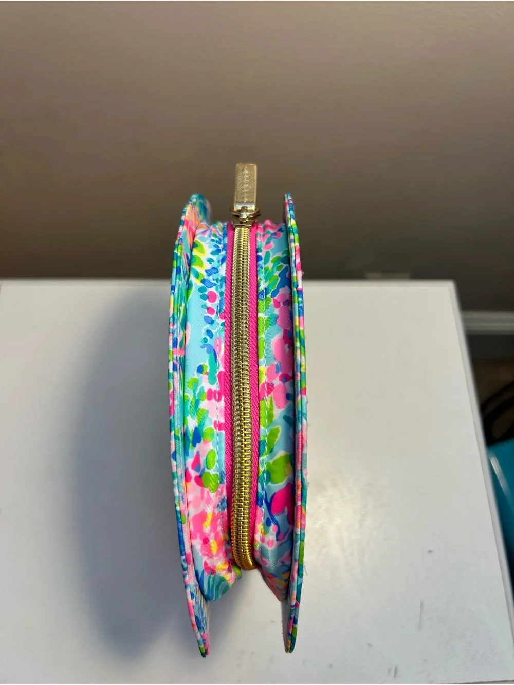 Lilly Pulitzer Shell Cosmetic Pouch with slots for brushes - Multicolor coastal